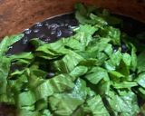 Foto del paso 3 de la receta: *Frijoles Negros con Epazote: Un Clásico Mexicano*