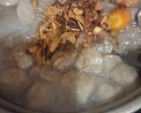 Foto langkah ke 4 dari resep Sayur Sop Bakso Sederhana.