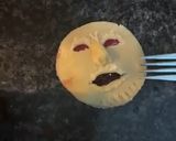 A picture of step 5 of Hallowen Cookie.