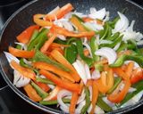 Foto del paso 2 de la receta: Huevos-flan con pimientos con tomate