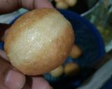 Foto langkah ke 4 dari resep Sate donat (bola donat mini).