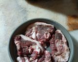 Une image de l'étape 2 de Filets d'agneau rôtis au air fryer accompagnés de salade de crudités.