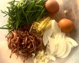 รูปขั้นตอนการทำที่ 1 ของ เห็ดหูหนูเส้นผัดกุยช่ายกับไข่🍄🥚🍳