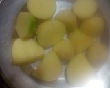 A picture of step 4 of Anday Aloo Ka Saalan.