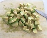 Foto del paso 2 de la receta: Ensalada de pasta con salpicón y aguacate