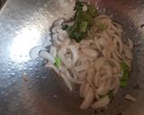 A picture of step 2 of Bread upma.
