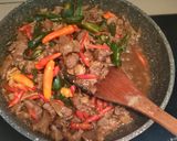 Foto langkah ke 4 dari resep Tumis daging kambing lada hitam.
