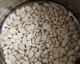 A picture of step 1 of Lima beans curry (Vaal nu shaak).