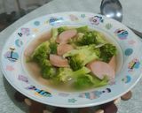 Foto langkah ke 4 dari resep Bening Brokoli Sosis Ayam.