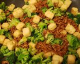 A picture of step 5 of Vegan General Tso Tofu and Noodles.