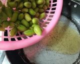 A picture of step 1 of Holay / green chickpeas.