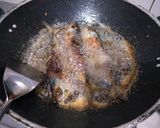 Foto langkah ke 1 dari resep Ikan Goreng Bumbu Acar Kuning.