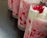 A picture of step 5 of Strawberry falooda.