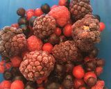 Foto del paso 4 de la receta: Copa cremosa de queso y frutos rojos con aroma de ron