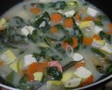 Foto langkah ke 7 dari resep Bobor BTW (Bayam, Tahu, Wortel).