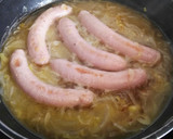 Foto del paso 5 de la receta: Salchichas de pollo encebolladas