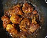 Foto langkah ke 6 dari resep Ayam Goreng Saus Mentega.