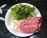 蒜片蔬菜牛排餐的食譜步驟1照片