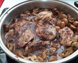 Foto del paso 5 de la receta: Pollo al vino con portobellos
