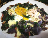 Foto del paso 5 de la receta: Huevos sobre patata azules con bacon y queso Gouda