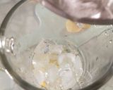 Foto langkah ke 2 dari resep Fresh Squeezed Lemonade.