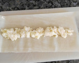 Foto del paso 2 de la receta: Canutillos de queso de cabra y miel con pasta filo