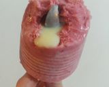 Foto del paso 5 de la receta: Helado de frutilla relleno de leche condensada