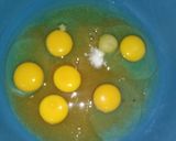 Foto langkah ke 1 dari resep Bolu rainbow mini gulung.