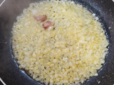 Macarrones con chistorra roja con carne picada gratinados