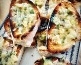 Foto del paso 5 de la receta: Aperitivos rápidos: Provolone con ibérico, Tostas de mantequilla con ajo & Mini brochetas vegetales