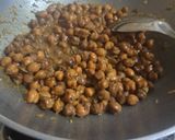 A picture of step 5 of Mosambi chana masala.