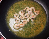 Foto del paso 12 de la receta: Tortilla descubierta de gambas