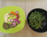 Foto langkah ke 1 dari resep 26. Gulai telur bumbu kuning praktis.