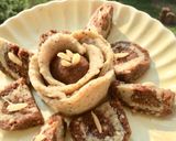 A picture of step 9 of Banana halwa rose in pnut milk.