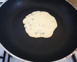 A picture of step 4 of Coconut Raisins Pancake.