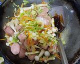 Foto langkah ke 3 dari resep Oseng sosis sayur.