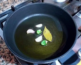 Foto del paso 4 de la receta: Boquerones en escabeche Urrutia de pepinos, alcaparras y aceto