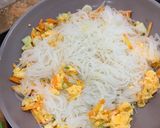 Foto langkah ke 4 dari resep Bihun goreng.