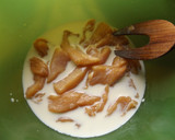 Foto del paso 1 de la receta: Pollo crocante y jugoso rebozado con galletas de sésamo y centeno
