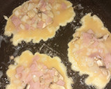Foto del paso 4 de la receta: Tortitas de huevo en salsa verde 1.0 🥚🌶️