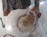 Foto del paso 9 de la receta: Tarta de fresas y panna cotta de albahaca