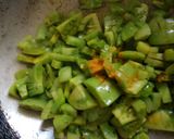 कच्चे टमाटर मिर्च की सब्जी (Kachhe Tamatar mirch ki sabzi recipe in Hindi) रेसिपी चरण 3 फोटो
