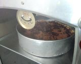 Foto langkah ke 4 dari resep Puding Roti (roti cokelat dan keju sisa).