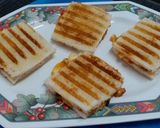 A picture of step 4 of Tomato Egg Grilled Sandwich.