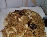 A picture of step 4 of Brown rice with scramble egg.