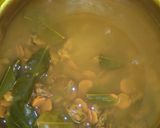 Foto langkah ke 2 dari resep Wedang Kunyit Asem Daun Jeruk.