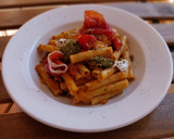 Foto del paso 7 de la receta: Pasta en salsa de queso crema, tomate y pesto
