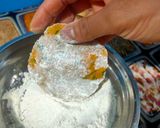 A picture of step 4 of Methi na thepla- 2 methods.
