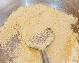 A picture of step 2 of Rava-Mawa Halwa.
