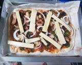 Foto langkah ke 4 dari resep Margherita Pizza 🍕Thin and Crispy.. pasti nagih!.